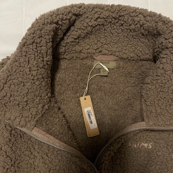 Skims - Picture 2 of 3